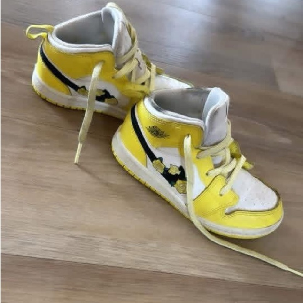 Jordan Kids Yellow and White Sneakers